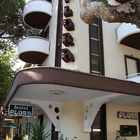 Hotel Flora Μπελάρια-Ιτζέα Μαρίνα Εξωτερικό φωτογραφία