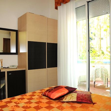 Hotel Flora Μπελάρια-Ιτζέα Μαρίνα Εξωτερικό φωτογραφία