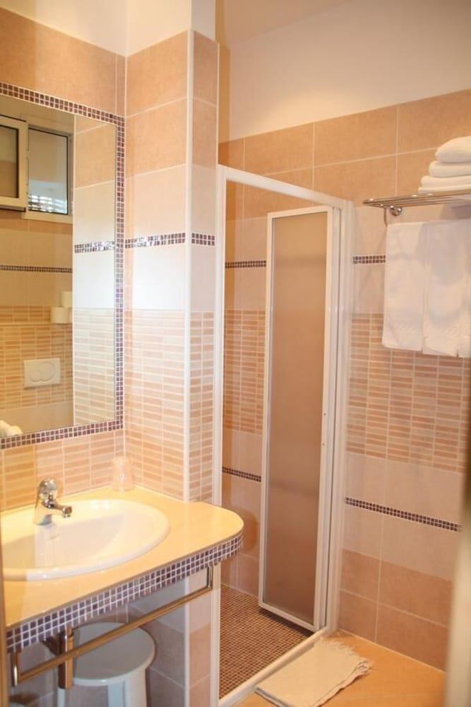 Hotel Flora Μπελάρια-Ιτζέα Μαρίνα Εξωτερικό φωτογραφία