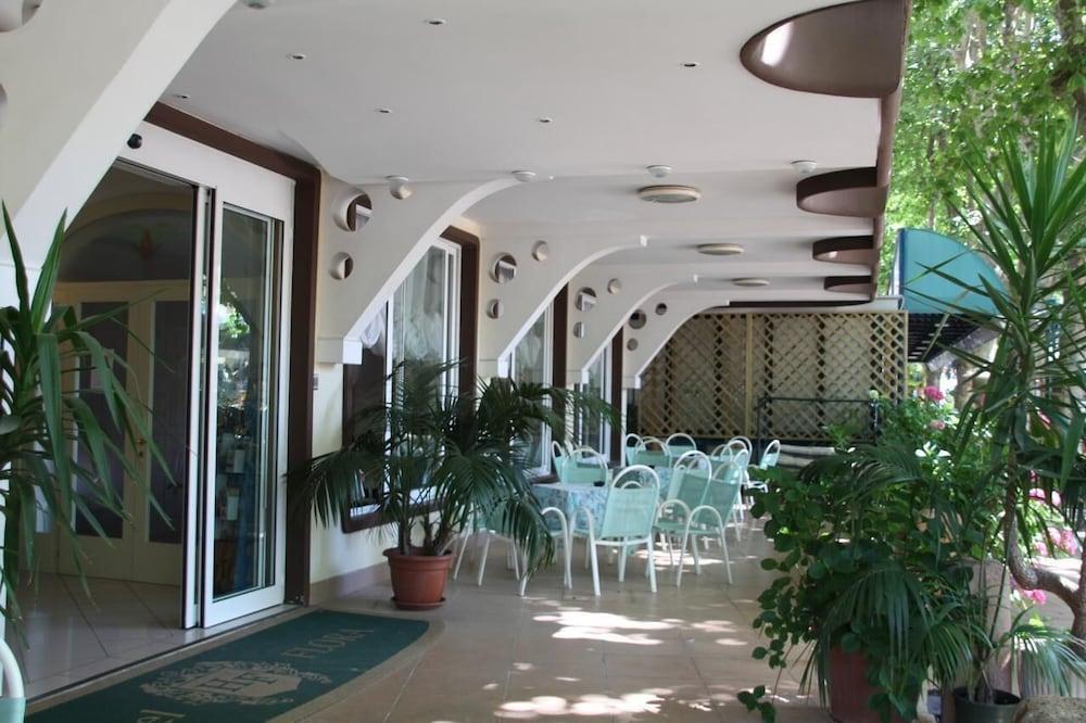 Hotel Flora Μπελάρια-Ιτζέα Μαρίνα Εξωτερικό φωτογραφία