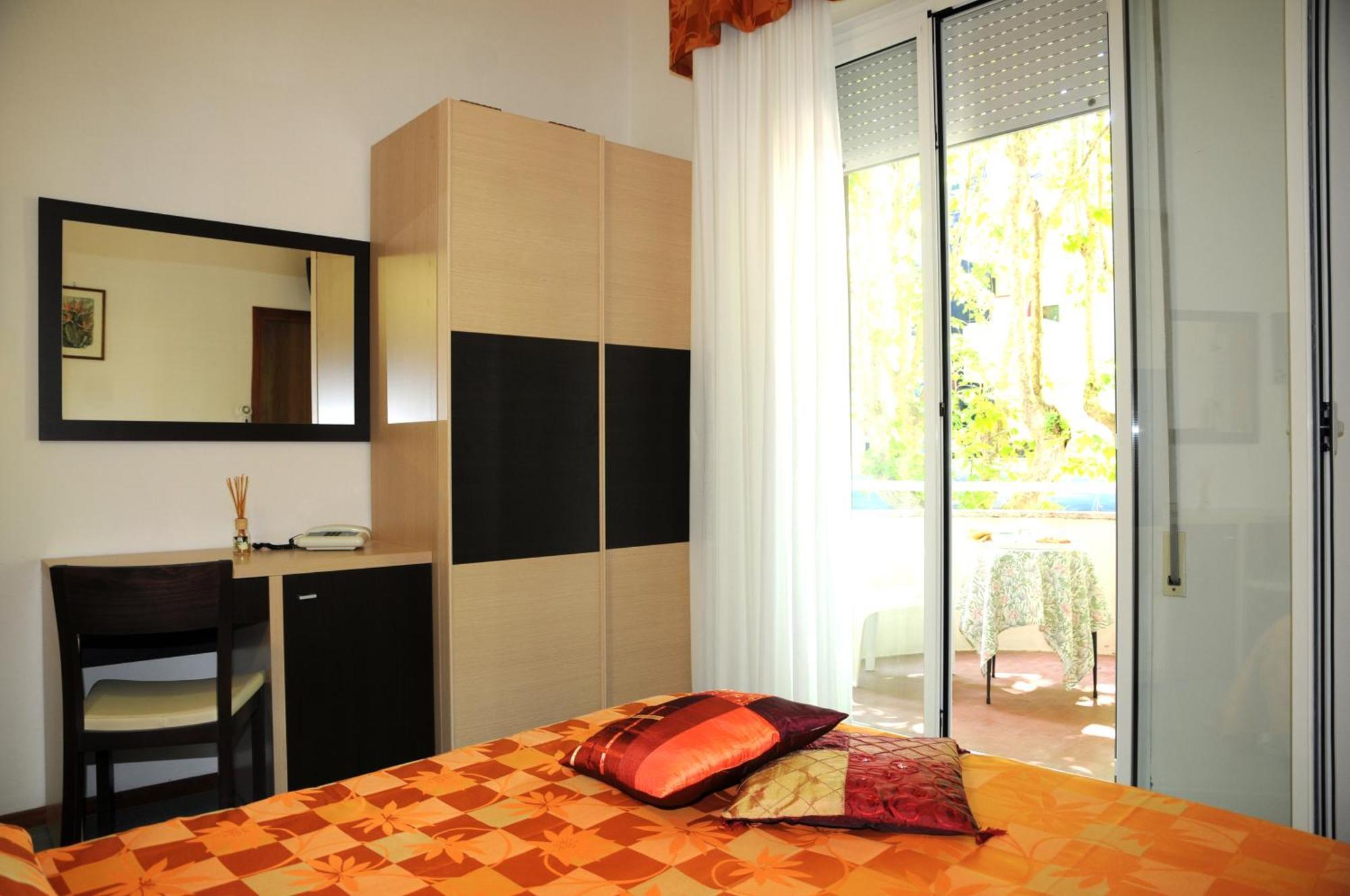 Hotel Flora Μπελάρια-Ιτζέα Μαρίνα Εξωτερικό φωτογραφία