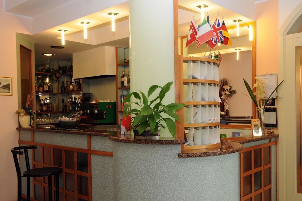 Hotel Flora Μπελάρια-Ιτζέα Μαρίνα Εξωτερικό φωτογραφία