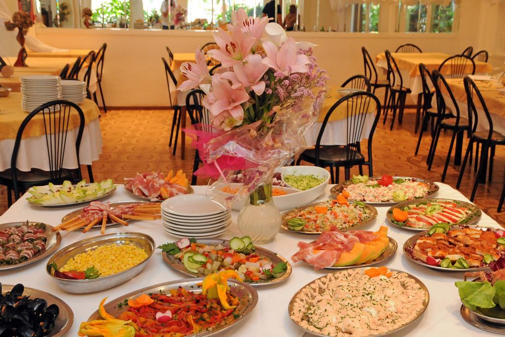 Hotel Flora Μπελάρια-Ιτζέα Μαρίνα Εξωτερικό φωτογραφία