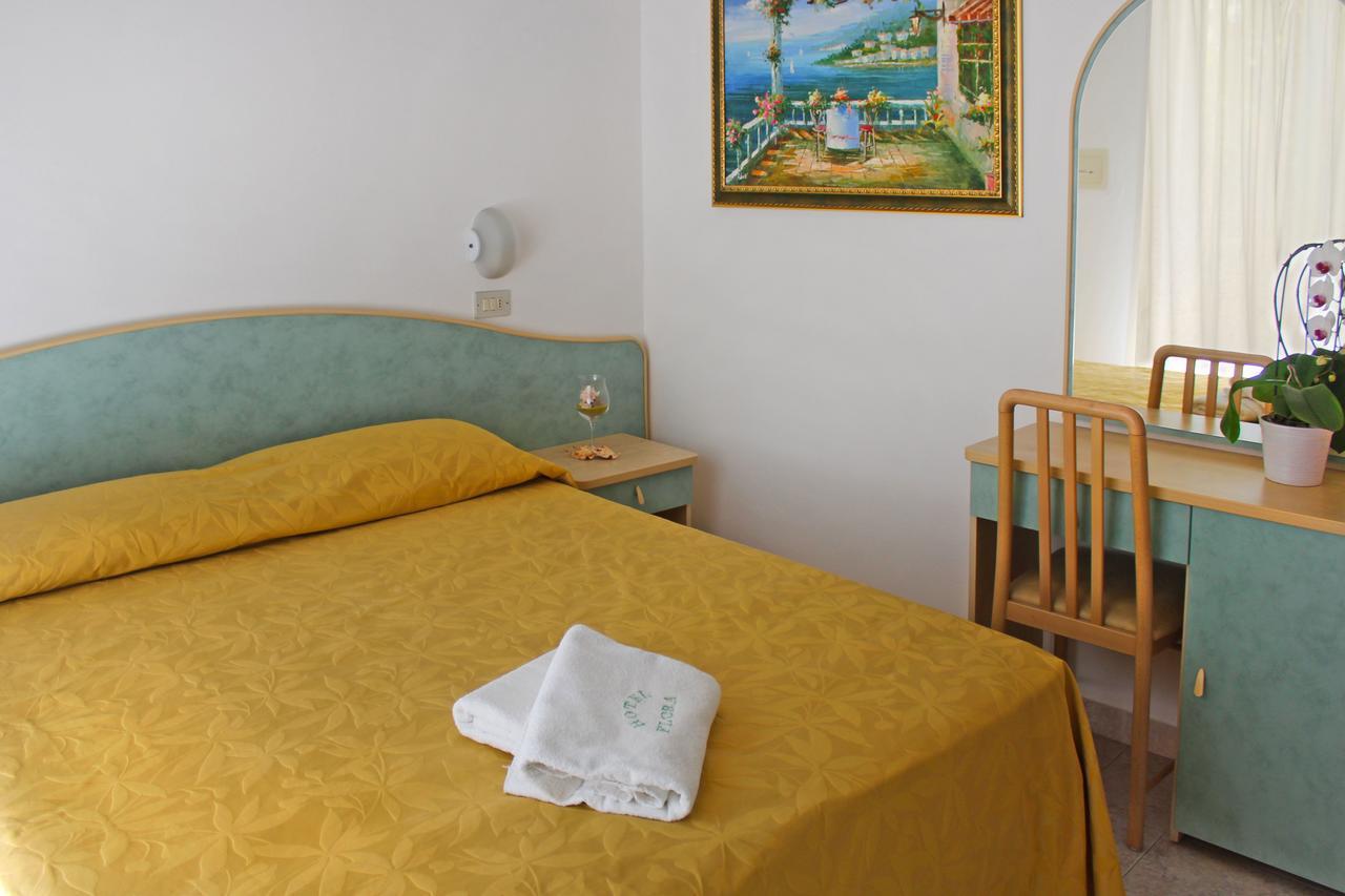 Hotel Flora Μπελάρια-Ιτζέα Μαρίνα Εξωτερικό φωτογραφία